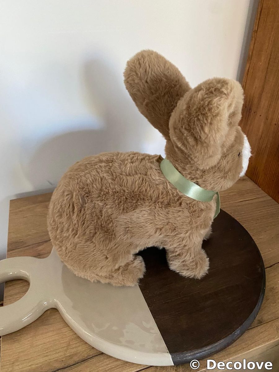 Conejo peluche marrón lazo verde flores · foto 2