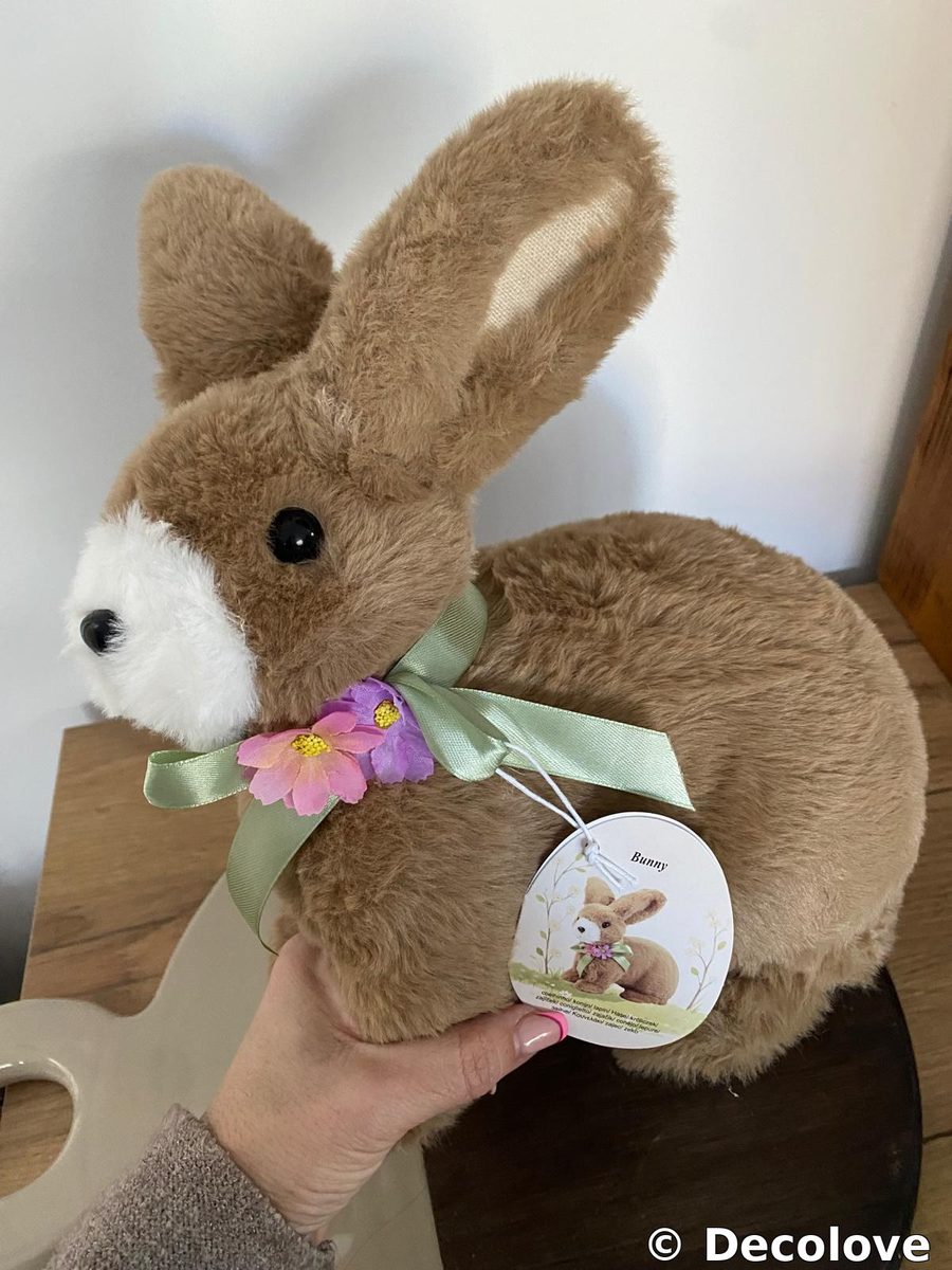 Conejo peluche marrón lazo verde flores